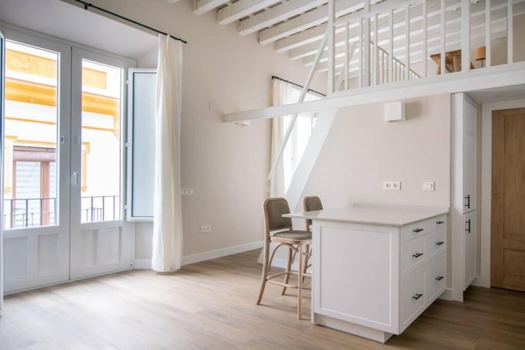 Apartament G12 Trendy And Comfy Bright Loft Meters From Bullring And Trianas Bridge, Galera Street Sewilla Zewnętrze zdjęcie
